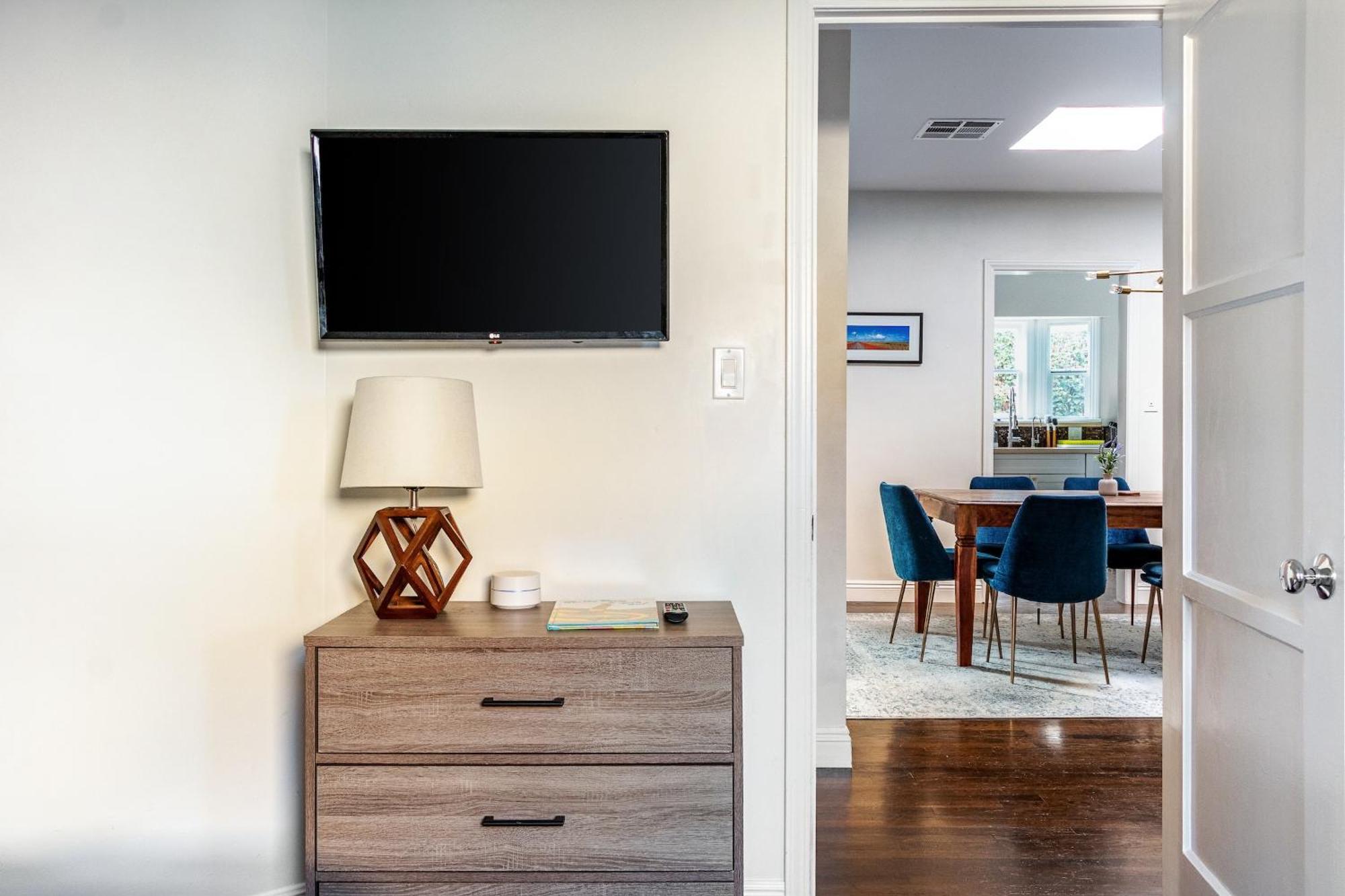 Cozy La Getaway With Hot Tub, 10 Min To Ferienhaus